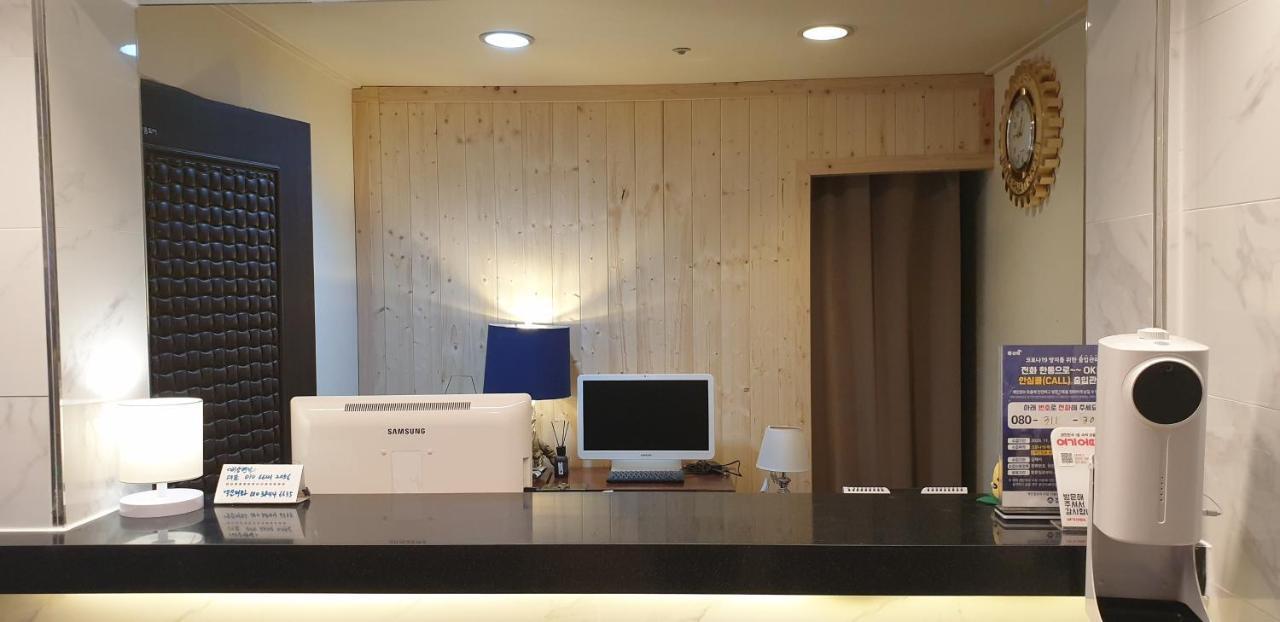 Gimhae Business Hotel K Esterno foto