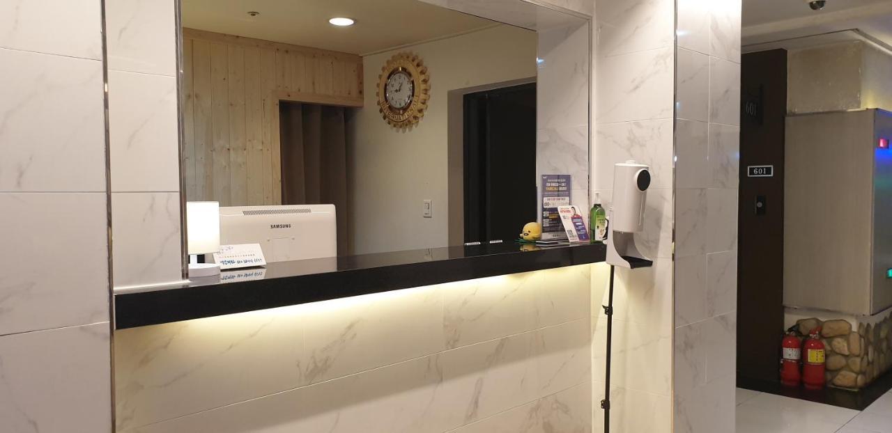 Gimhae Business Hotel K Esterno foto