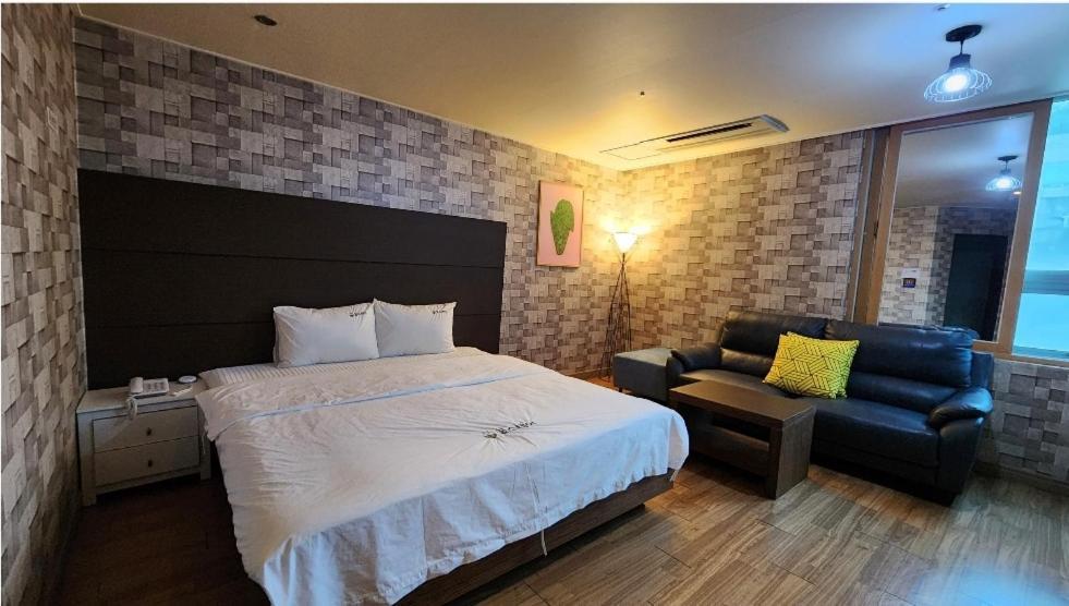 Gimhae Business Hotel K Esterno foto