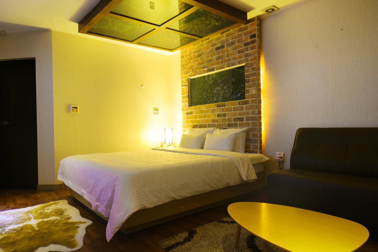 Gimhae Business Hotel K Esterno foto