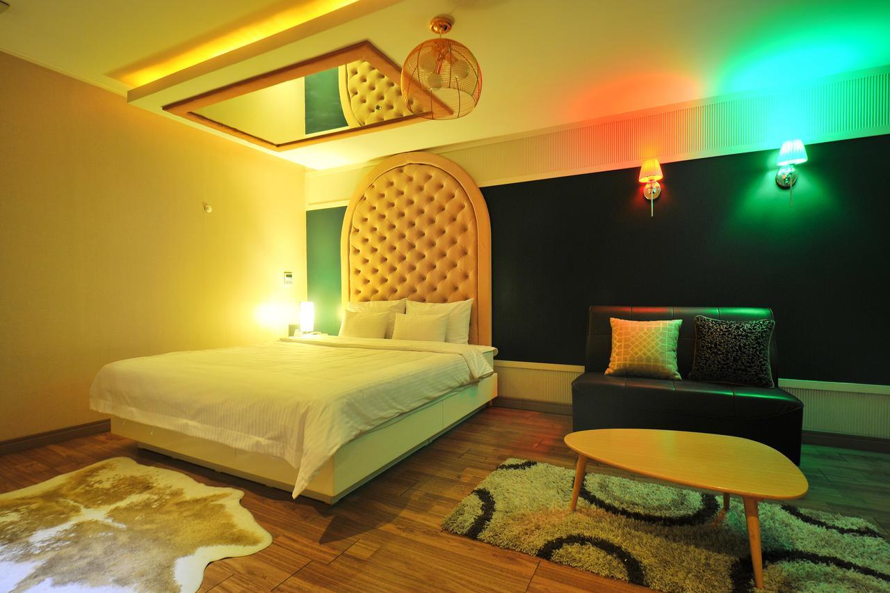 Gimhae Business Hotel K Esterno foto