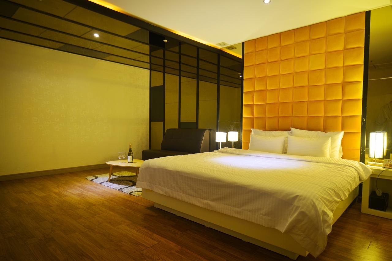 Gimhae Business Hotel K Esterno foto
