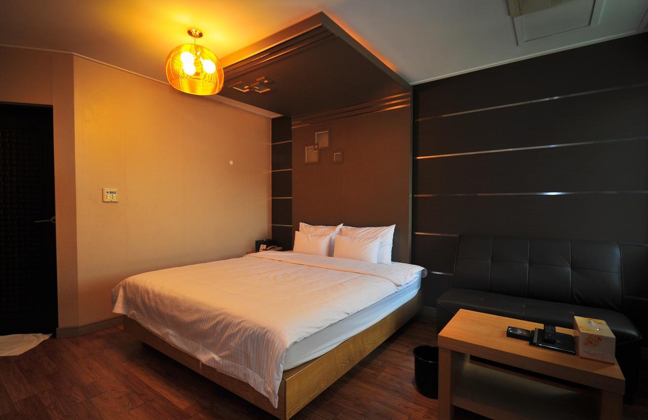 Gimhae Business Hotel K Esterno foto