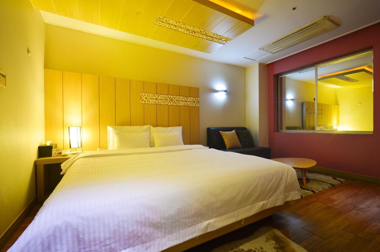 Gimhae Business Hotel K Esterno foto