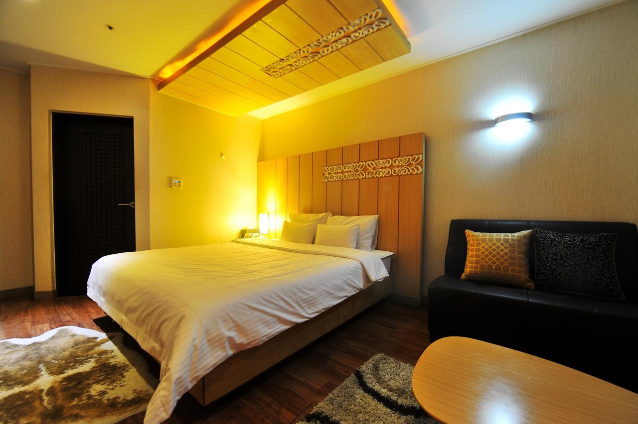 Gimhae Business Hotel K Esterno foto