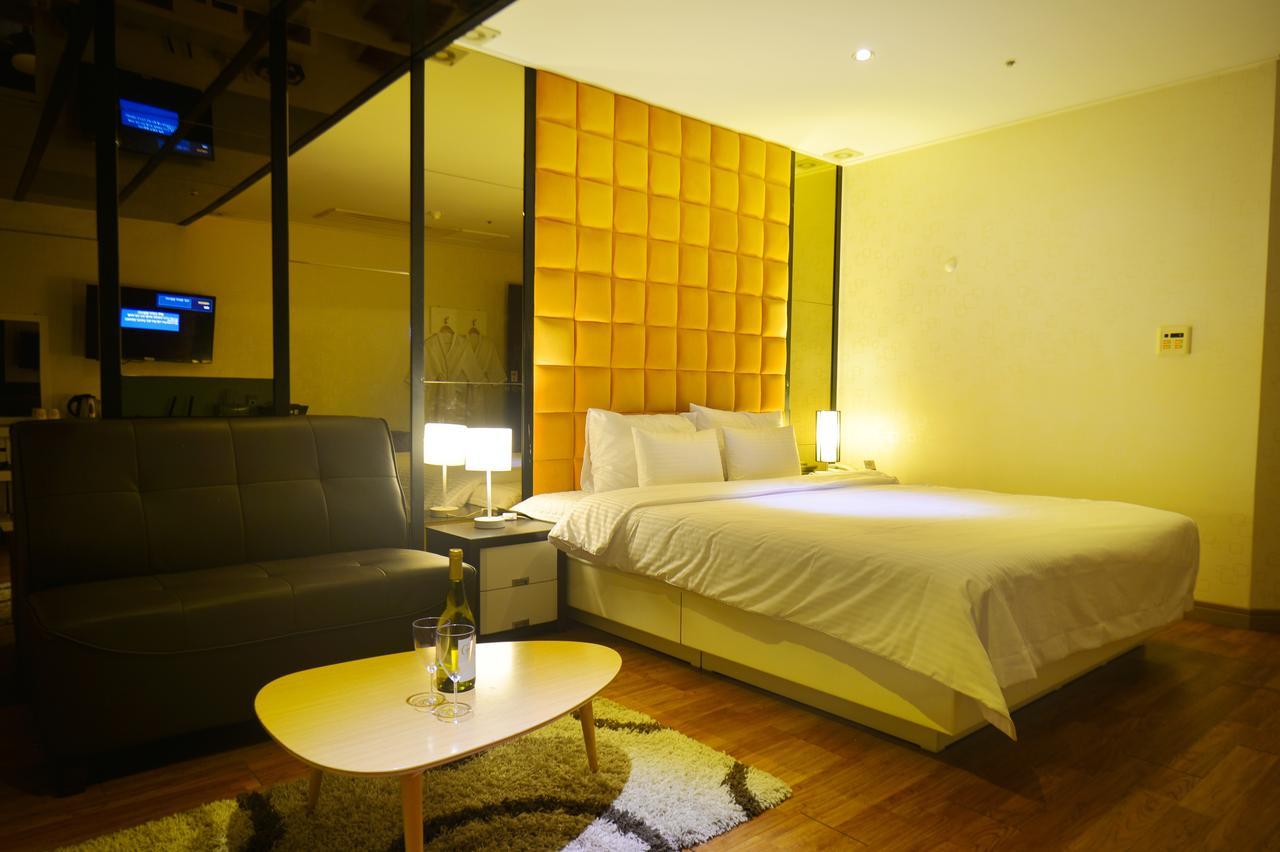 Gimhae Business Hotel K Esterno foto