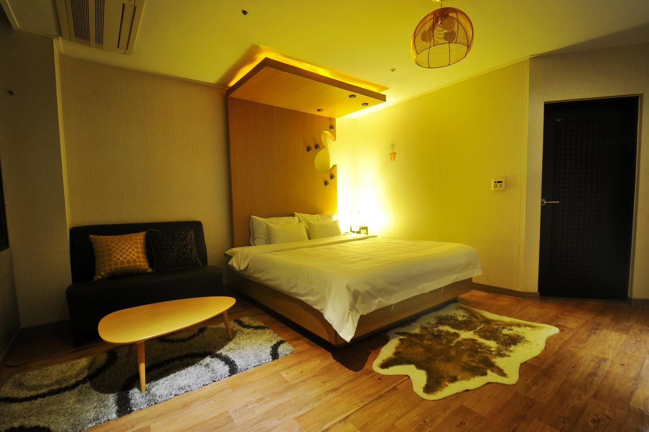 Gimhae Business Hotel K Esterno foto