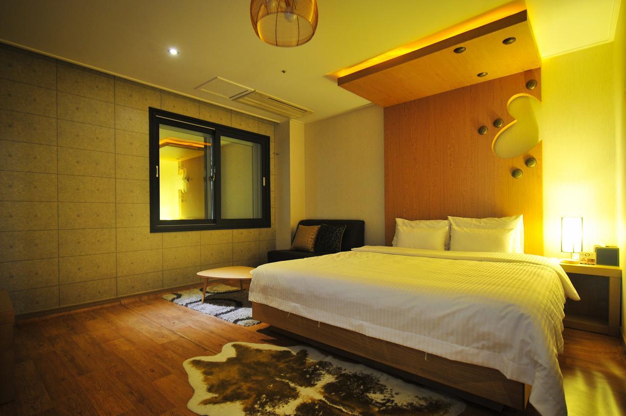 Gimhae Business Hotel K Esterno foto