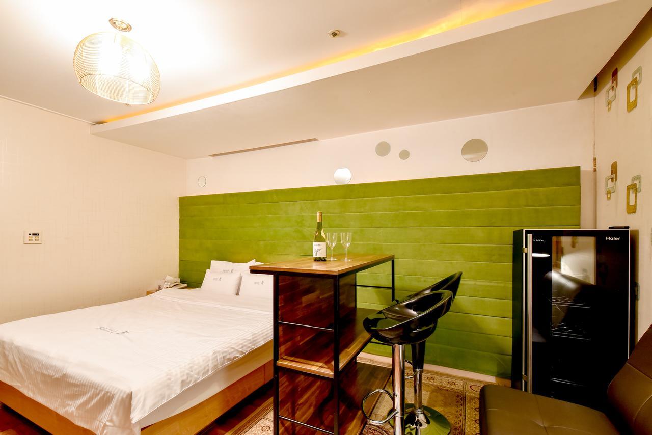 Gimhae Business Hotel K Esterno foto