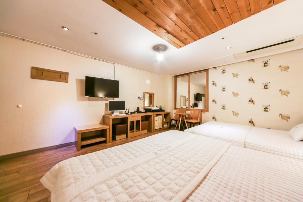 Gimhae Business Hotel K Esterno foto