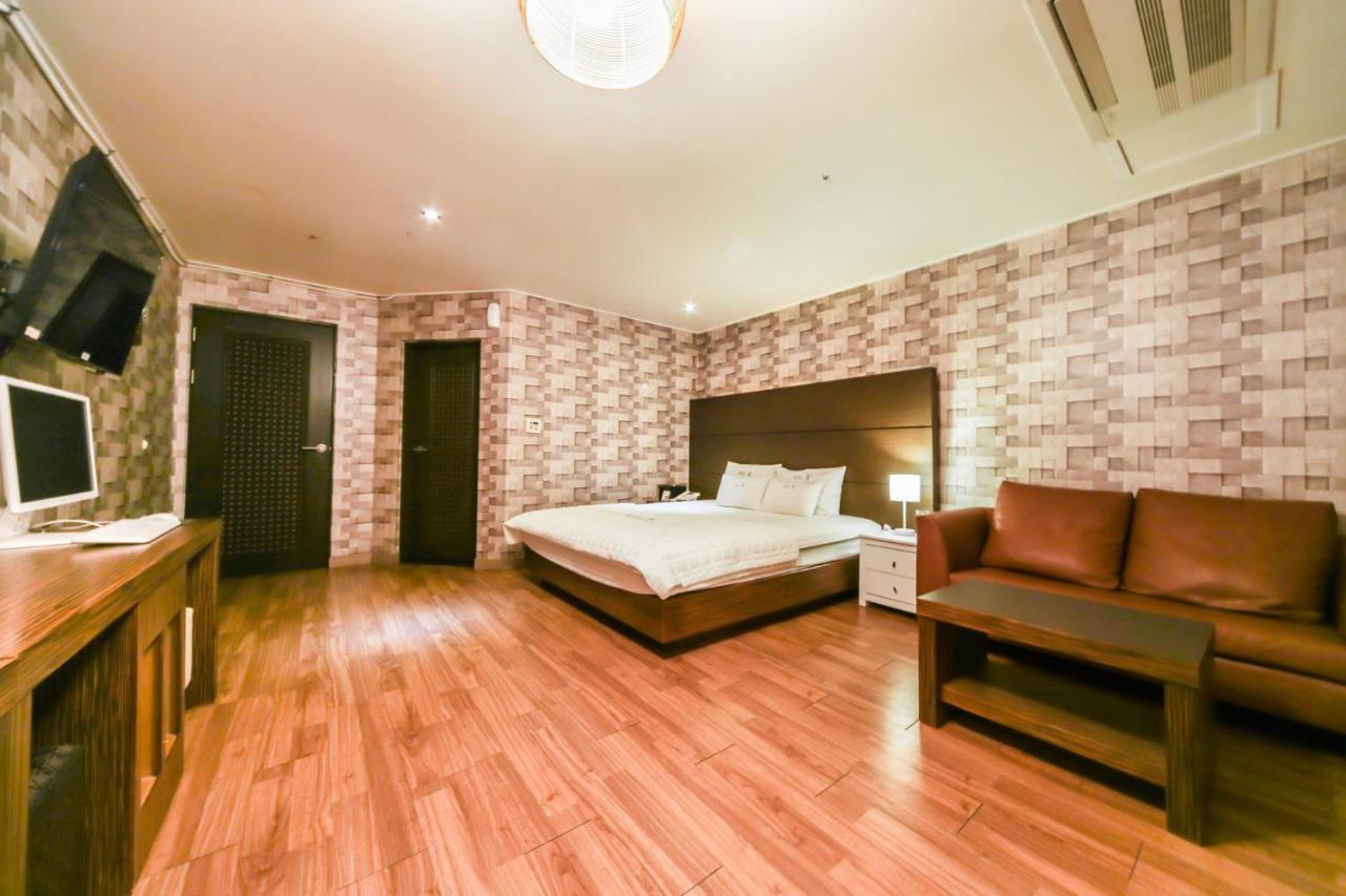 Gimhae Business Hotel K Esterno foto