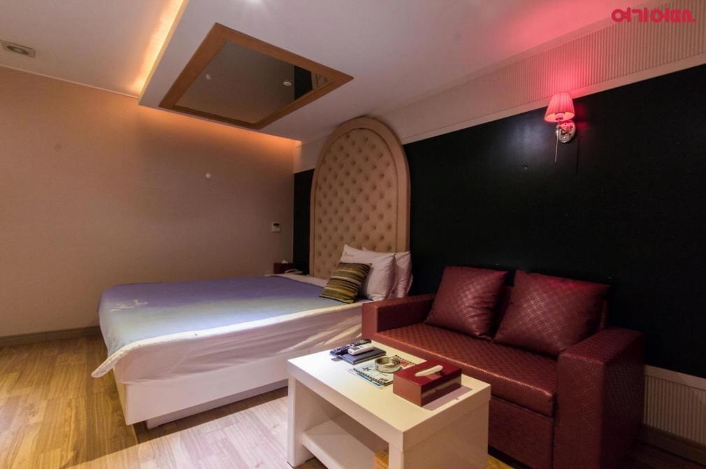 Gimhae Business Hotel K Esterno foto